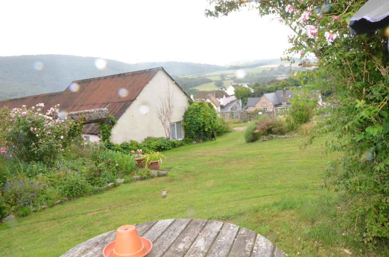 The Royal Oak Inn Dunsford 外观 照片