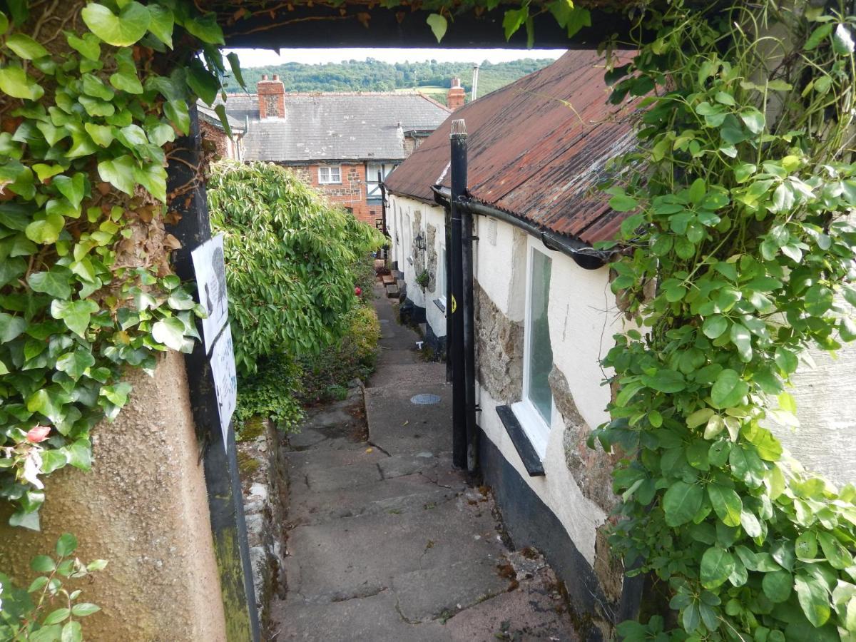 The Royal Oak Inn Dunsford 外观 照片